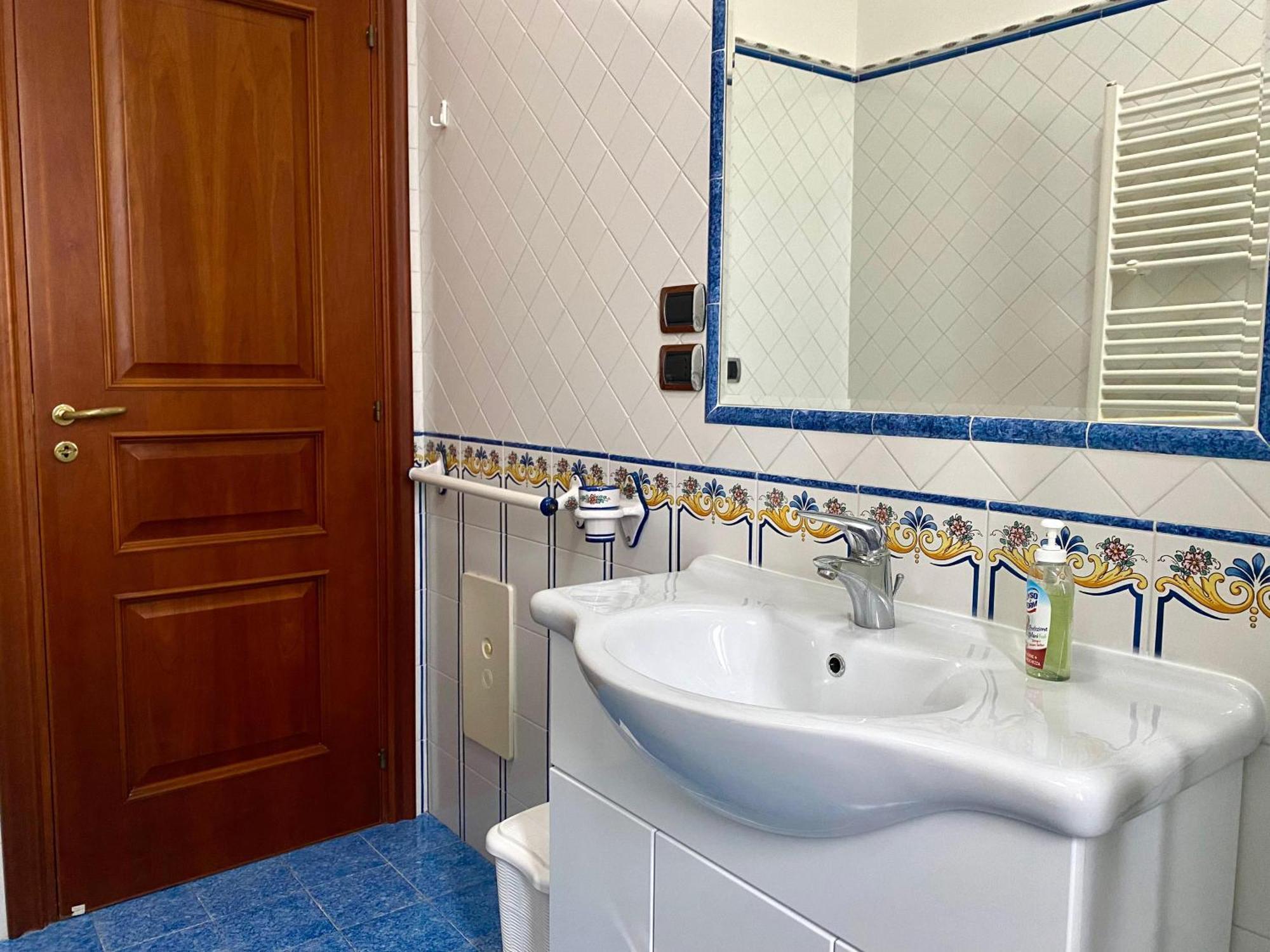 A Casa Di Don Peppino Apartment Salerno Exterior foto